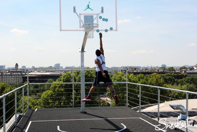 Panneau de Basket Air Jordan sur les toits du Palais de Tokyo Panneau de Basket Air Jordan sur les toits du Palais de Tokyo