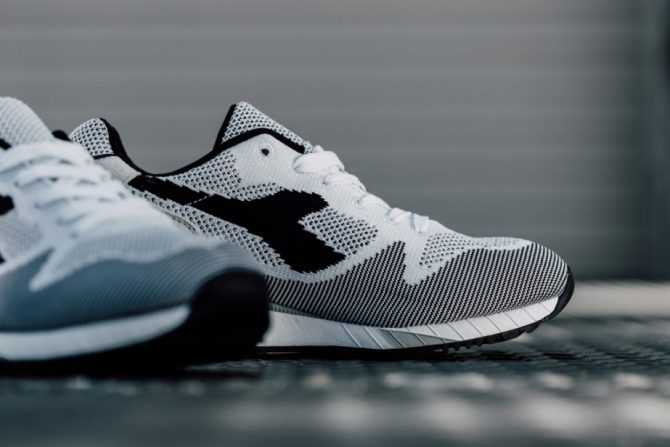 Diadora V7000 Weave black and white